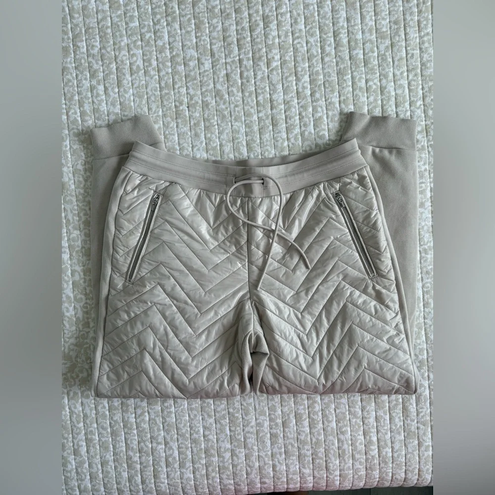 Athleta Apres Ski Down Solstice Quilted Jogger Pants in Abalone Grey | Size 8 - Picture 4 of 16